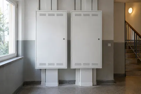 Doppelanlage im Mehrfamilienhaus · KI-Beispielvisualisierung